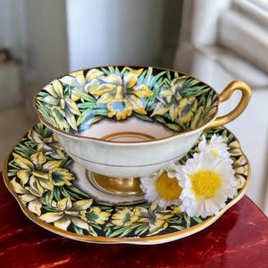 Vintage Rosina Daffodil Teacup & Saucer: English Bone China, 1948