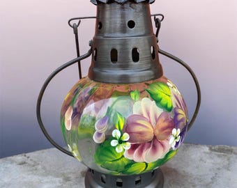 Farol de calabaza vintage de cristal transparente estriado – Portavelas floral de pensamientos blancos pintado a mano