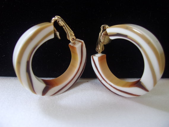 Vintage Hoop Earrings Toffee & Cream White Colore… - image 3