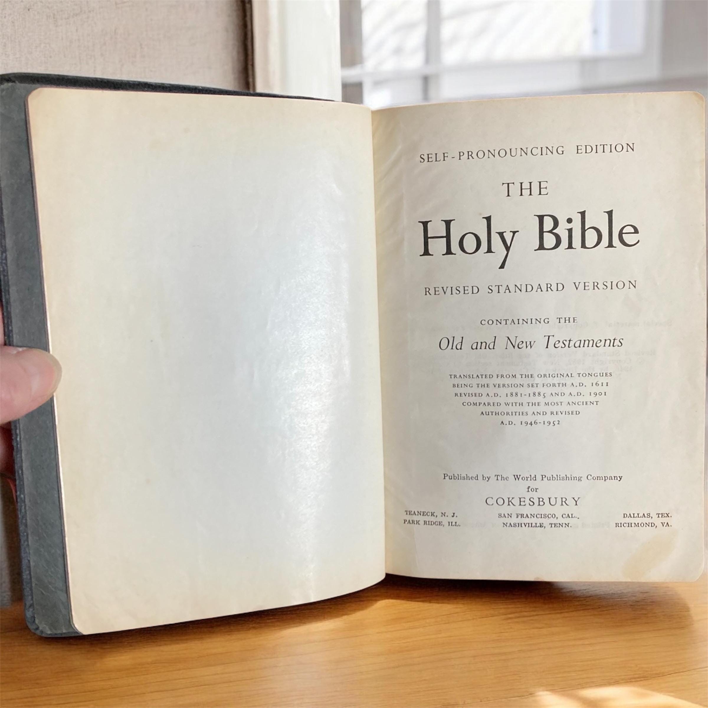 1962 Cokesbury Holy Bible RSV Illustrated Self Pronouncing Red