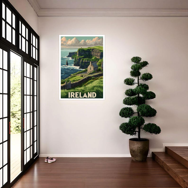 K&ouml;nnte beinhalten: Ein gerahmter Druck mit einer malerischen Ansicht der irischen K&uuml;ste. Das Kunstwerk zeigt gr&uuml;ne Klippen, ein Steingeb&auml;ude und den Text "IRELAND" am unteren Rand. Der Himmel ist blau mit wei&szlig;en Wolken.