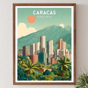 Peut inclure: Une affiche encadrée présentant une illustration stylisée de Caracas, Venezuela. L'œuvre représente un paysage urbain avec des gratte-ciel, des palmiers et des montagnes sous un soleil couleur pêche. Le texte "CARACAS VENEZUELA" est en haut.