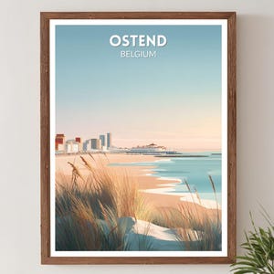 Może przedstawiać: Oprawiony wydruk artystyczny przedstawiający nadmorską scenę z Ostendy w Belgii. Grafika przedstawia plażę z wydmami, oceanem i molo, pod błękitnym niebem. U góry widnieje napis "OSTEND BELGIUM".