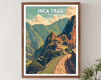 Könnte beinhalten: Ein gerahmter Kunstdruck mit einer malerischen Ansicht des Inkawegs in Peru. Das Kunstwerk zeigt einen Steinpfad, der zu antiken Ruinen inmitten grüner Berge unter einem bewölkten Himmel führt. Der Text "INCA TRAIL PERU" ist oben zu sehen.