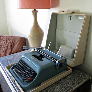 Vintage Portable Manual Typewriter with Lockable Case, Underwood Olivetti Studio 44, Case & Key, MCM Design Robin's Egg Blue, Made in Spain image 10