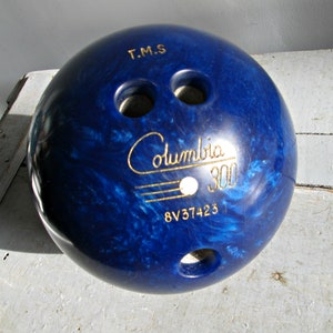 Vintage Bowling Ball, Columbia 300 White Dot Marbled Blue Shiny Swirls, EXCELLENT Jewel-Like Finish, 15 Pounds
