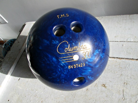 Vintage Bowling Ball, Columbia 300 White Dot Marbled Blue