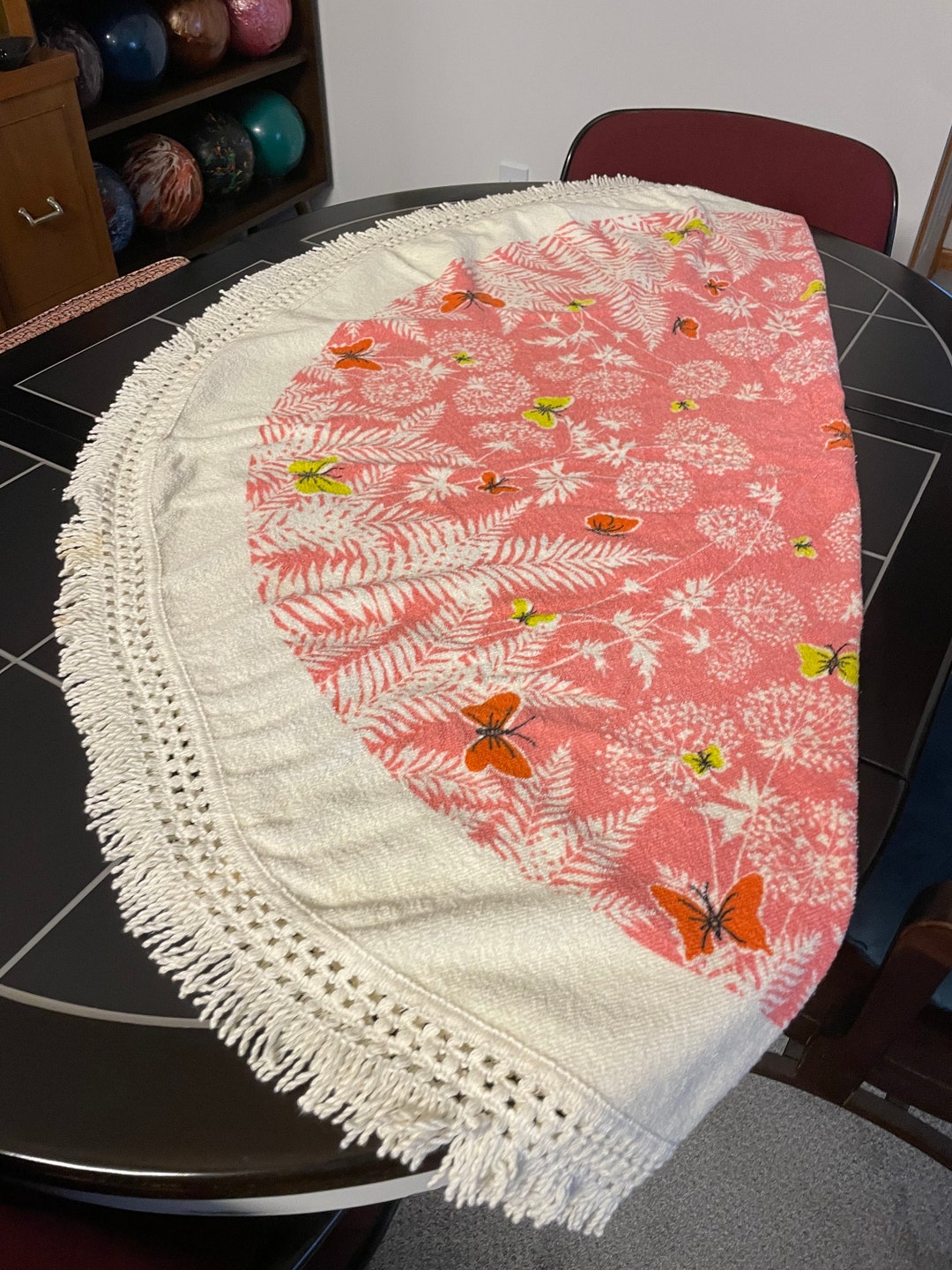 Vintage Retro Round Terry Cloth Tablecloth Featuring Fringes
