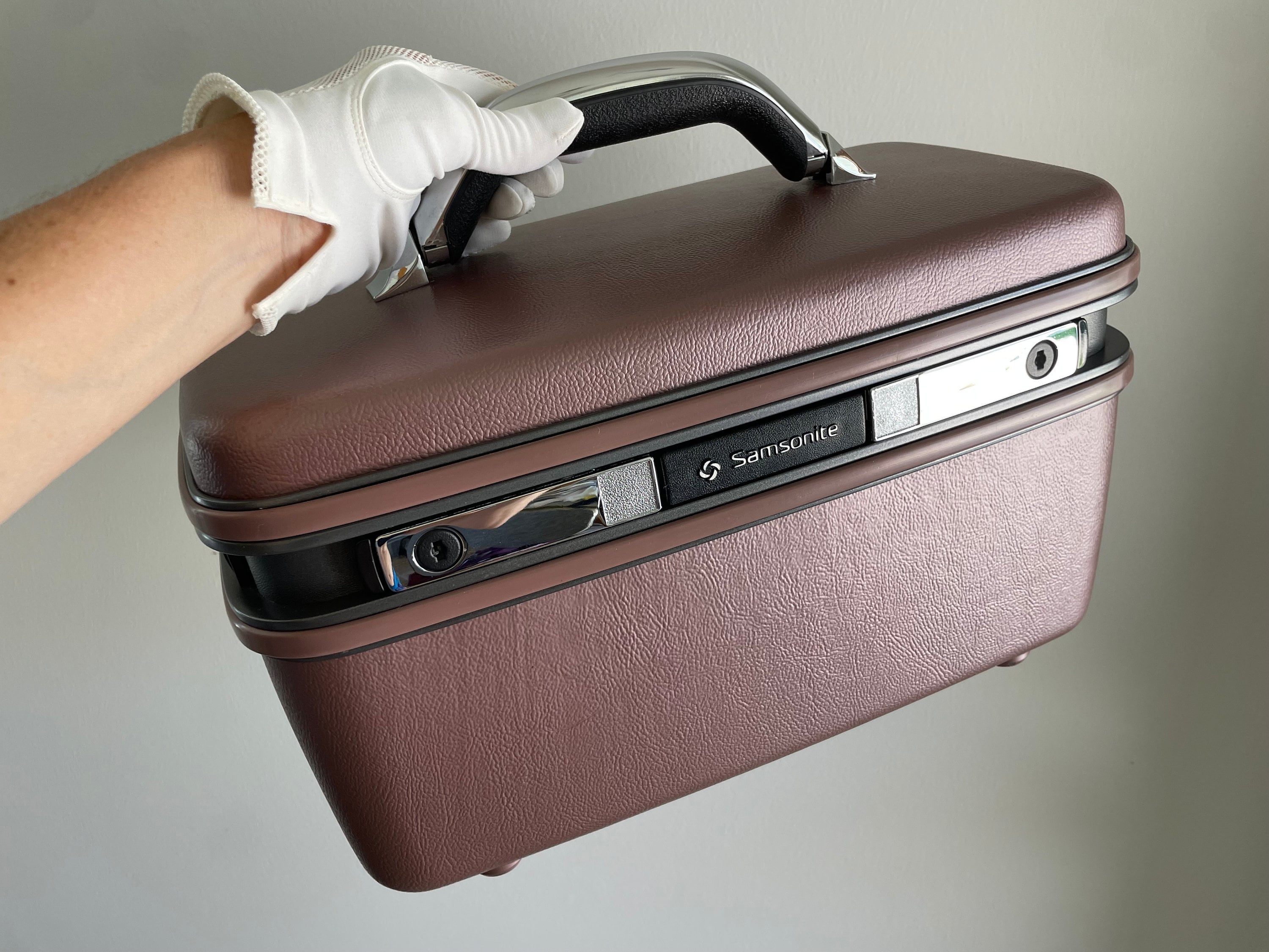 Vintage Pearlescent Mauve Samsonite Train Case, Mirror Key (no