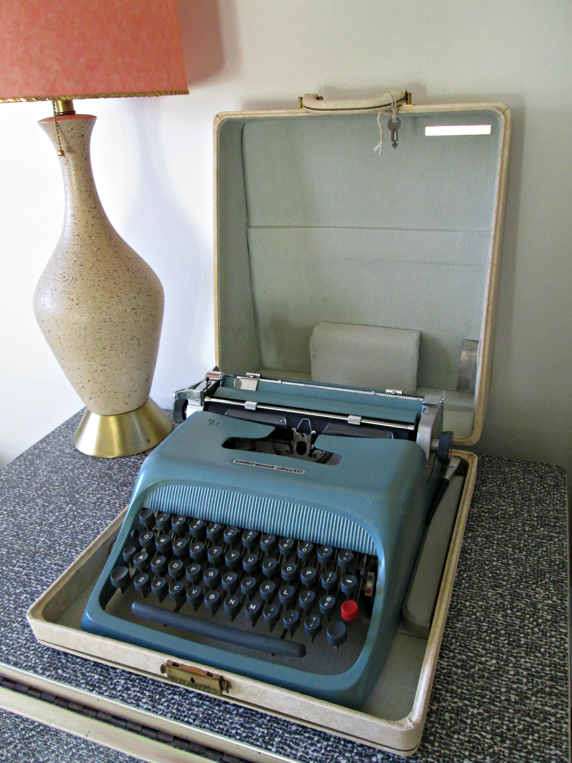 Vintage Portable Manual Typewriter with Lockable Case | Etsy