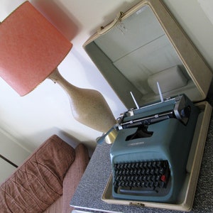 Vintage Portable Manual Typewriter with Lockable Case, Underwood Olivetti Studio 44, Case & Key, MCM Design Robin's Egg Blue, Made in Spain image 6