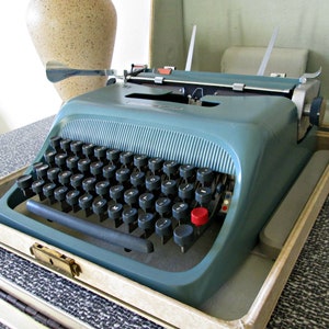 Vintage Portable Manual Typewriter with Lockable Case, Underwood Olivetti Studio 44, Case & Key, MCM Design Robin's Egg Blue, Made in Spain image 5