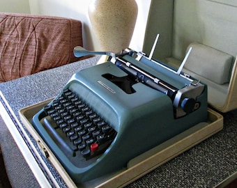 Maquina de escribir Olivetti Bambina / con estuche y caja - Comprar y  Vender Usado