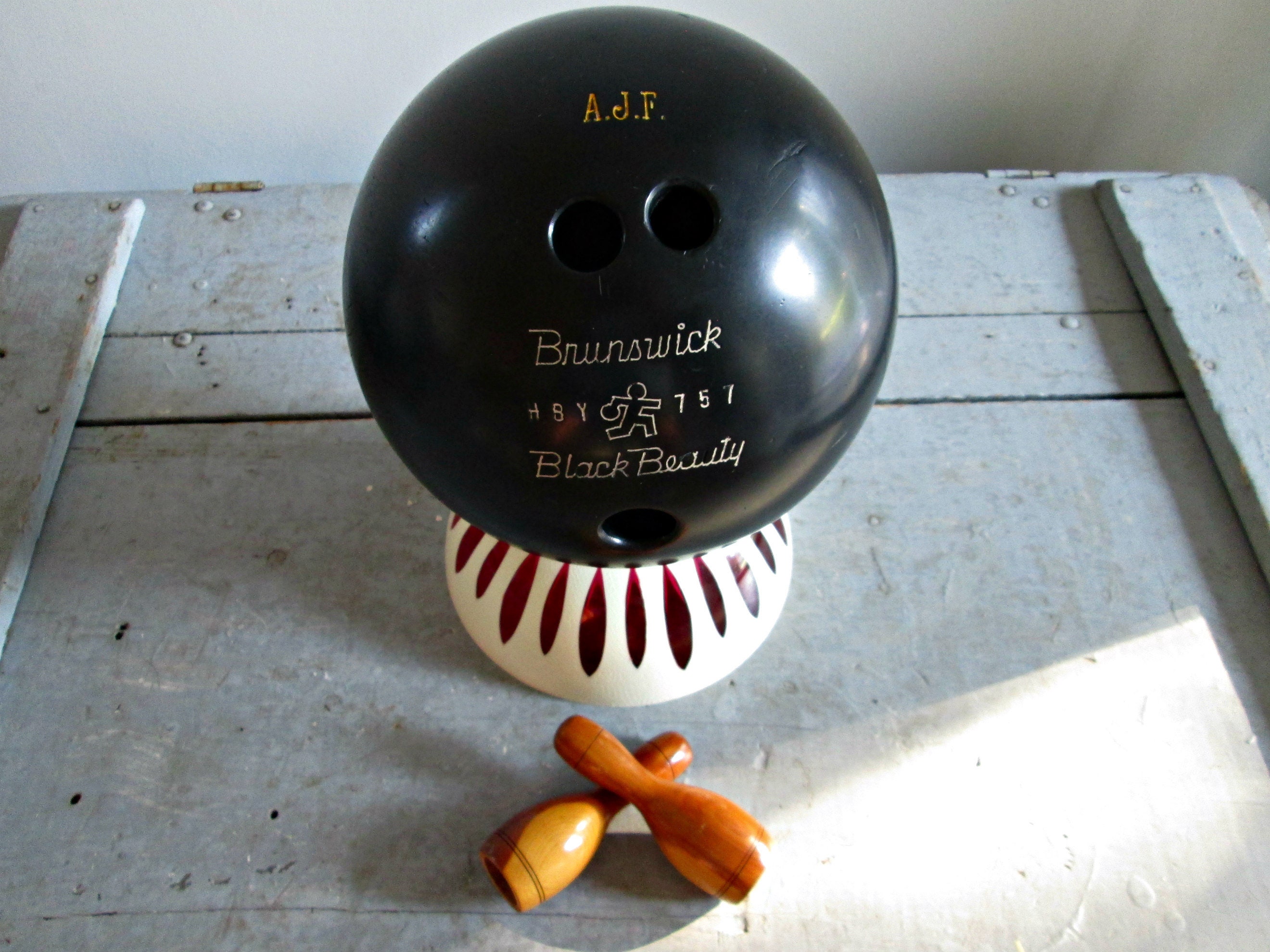 Brunswick Bowling Ball (15 lbs) Vintage Collectible Custom Ltd
