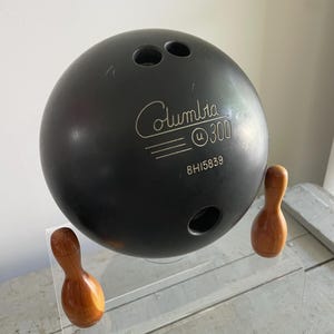Vintage Columbia U 300 Bowling Ball, Jim&#39;s Mid Century Retro Bowling Ball, Weighs ~15 Pounds & 2 Ounces, Excellent!
