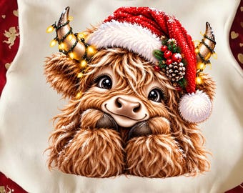 Vaca de las Tierras Altas navideña PNG, gorro de Papá Noel, luces brillantes, sublimación navideña (descarga digital)