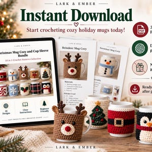 Może przedstawiać: Cyfrowy 31-stronicowy zestaw wzor&oacute;w szydełkowych w formacie PDF zatytułowany Christmas Mug Cozy and Cup Sleeve Bundle od Lark & Ember. Dokument zawiera 10 świątecznych wzor&oacute;w, w tym renifera, bałwana, choinkę, Świętego Mikołaja i pingwina.