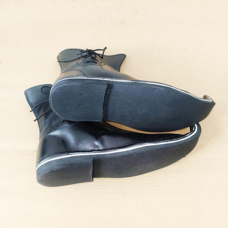 Handmade Leather Poulaines Boots featuring authentic medieval pointed poulaine design with curly toes. Premium leather craftsmanship for Renaissance cosplay, LARP costumes, historical reenactments, and festival outfits. Stylish, durable, and historically inspired footwear for medieval or fantasy characters.