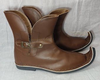 Medieval Leather Elf Boots - Handcrafted Renaissance Fair Shoes - LARP Crakow Pointed Toe Reenactment Footwear