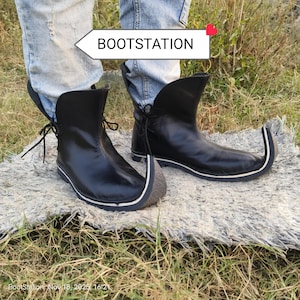 Handmade Leather Poulaines Boots featuring authentic medieval pointed poulaine design with curly toes. Premium leather craftsmanship for Renaissance cosplay, LARP costumes, historical reenactments, and festival outfits. Stylish, durable, and historically inspired footwear for medieval or fantasy characters.