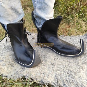 Handgemaakte leren poulaines-laarzen: middeleeuwse poulaine-laars, renaissance-cosplay schoenen met gekrulde neus afbeelding 4