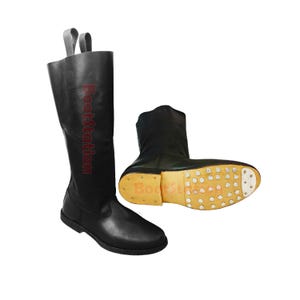 Botas altas de montar alemanas tradicionales con suela tachonada, de cuero negro, hechas a mano.