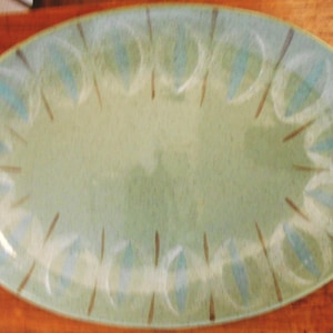 Modèle de service ovale Red Wing Pottery, épicéa, discontinué 1955-1958