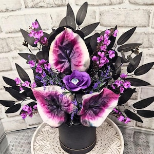 Gothic Halloween Artificial Flower Arrangement, Spooky Purple Rose Eyeball Hat Box Decor & Gift