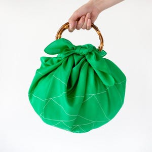 Conjunto de Furoshiki Triangular e Cabo de Bambu