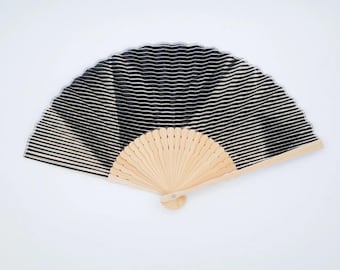 N. 32,33,34 Ventaglio di carta nera riciclata piegata