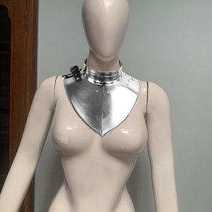 Medieval Knight Gorget Armor, Silver LARP & Cosplay Neck Guard, SCA Armor, Fantasy Costume Accessory, Unique Warrior Gift, Halloween Armor