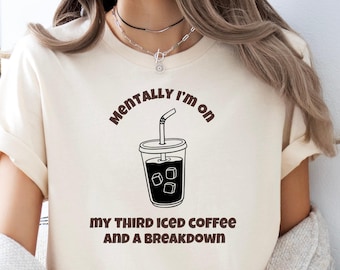 Mentalmente sono alla mia terza maglietta con citazione sarcastica e divertente sul caffè freddo