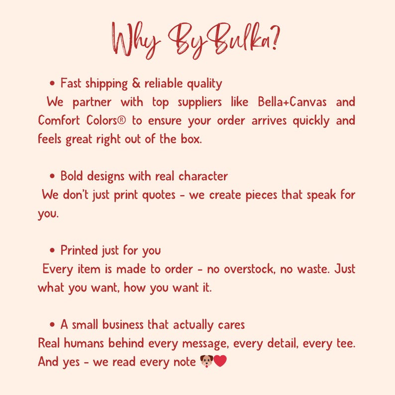 Pu&ograve; includere: Grafica color crema con il testo "Why By Bulka?" e punti elenco che descrivono la spedizione veloce, i design audaci, gli articoli su ordinazione e l'attenzione alle piccole imprese. Il testo &egrave; in stile scritto a mano.