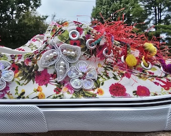 Flower chuck like lowtops. Has been restringed with decorative laces. Size 8. With decorative flower appliques. Quite unique.