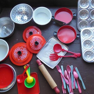 Vintage Toy Tin Cook & Bake Ware Pieces, Lot of 16 Pieces +