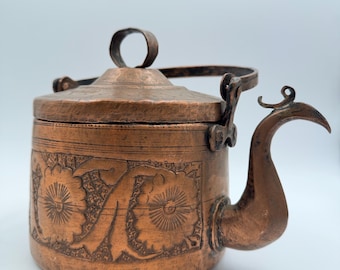 Tetera antigua otomana de cobre martillado a mano – Tetera de cobre estañado de Oriente Medio con boquilla en forma de pájaro – Arte popular islámico grabado y ornamentado – 7"