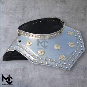 Gorgerin des Templiers fait main - Collier d&#39;armure médiévale en acier de 16 g avec rivets en laiton et verrou à pivot SCA, GN ou look usé