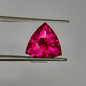 6,90 ct präzisionsgeschliffener Labor-Rubin im Trillion-Design, loser synthetischer Rubin, facettierter rosaroter Korund, Schmuckstein, Geburtsstein für Juli