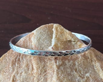 Gehamerde sterlingzilveren armband | Dikke boho-armband