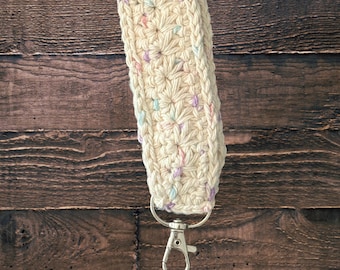 Handctafted Crochet Daisy Keychain Wristlet