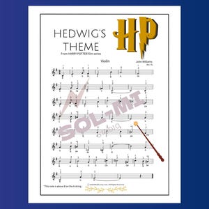 Könnte beinhalten: Noten für "Hedwig's Theme" aus der Harry Potter-Filmreihe, arrangiert für Violine. Titel und Komponist, John Williams, sind oben abgebildet. Ein Zauberstab zeigt auf die Noten. Das HP-Logo befindet sich in der oberen rechten Ecke.
