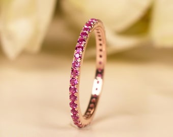 Delicato anello dell'eternità con rubino / fascia in argento sterling o oro