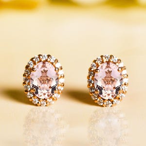 モルガナイト ハロー スタッドピアス | 7 x 5 mm オーバル ピーチピンク モルガナイト スターリングシルバー | 上品なブラッシュジェムストーンピアス | 彼女へのロマンチックなギフト