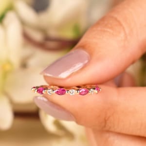 Rubin-Marquise-Ewigkeitsring mit Zirkonia, Ehering, Stapelbarer Jahrestagsring, Geschenk für Sie