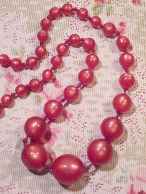 Vintage Rose Red Beaded Necklace Graduated sizes - image 1