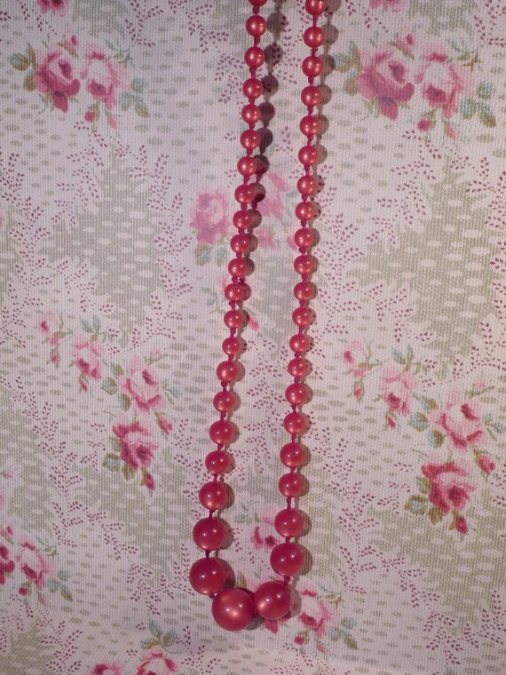 Vintage Rose Red Beaded Necklace Graduated sizes - image 3