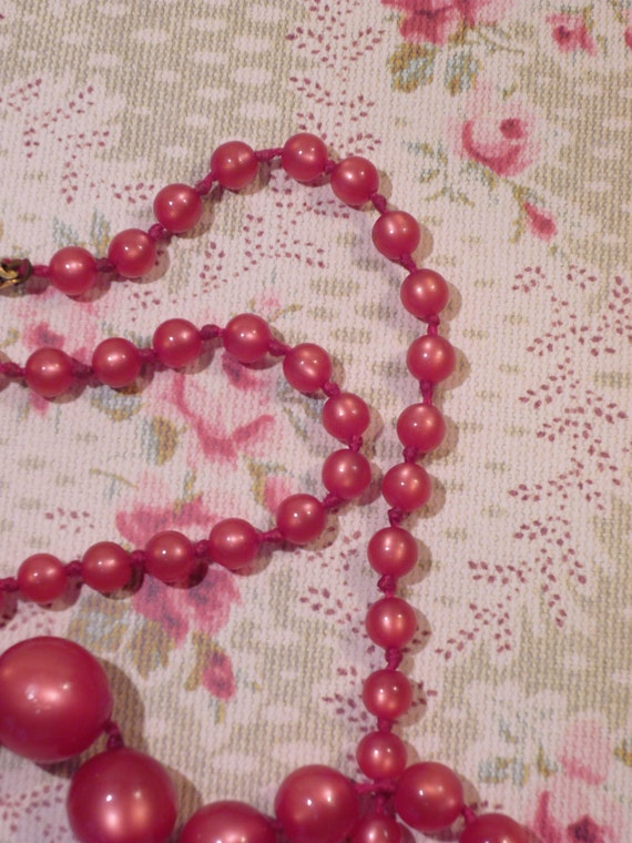 Vintage Rose Red Beaded Necklace Graduated sizes - image 5