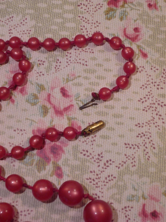 Vintage Rose Red Beaded Necklace Graduated sizes - image 4