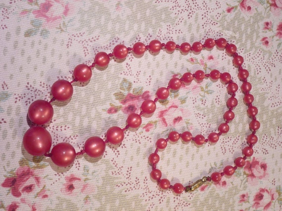 Vintage Rose Red Beaded Necklace Graduated sizes - image 2