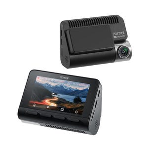 Puede incluir: Un sistema de cámara para salpicadero 70mai 4K Ultra HD negro compuesto por dos unidades. Una unidad cuenta con una lente de cámara frontal y una carcasa rectangular. La segunda unidad incluye una pantalla con una imagen, cuatro botones y el logotipo 70mai.